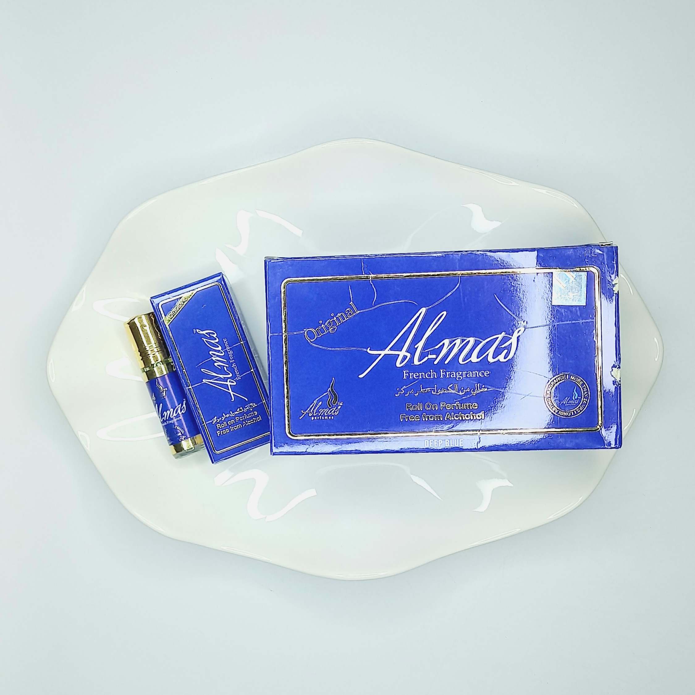 Almas Blue Oil Perfume 6ml made in India with fresh and shampoo-like scent